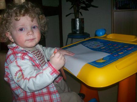 Brian avec le bureau de tonton Fabrice