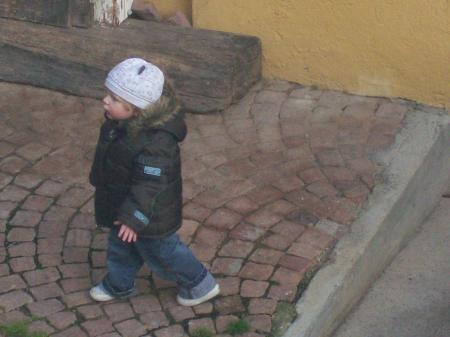 Brian qui joue dehors