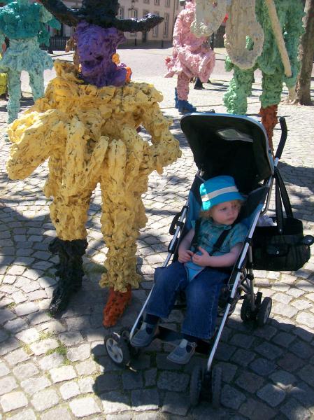 Brian et les statues