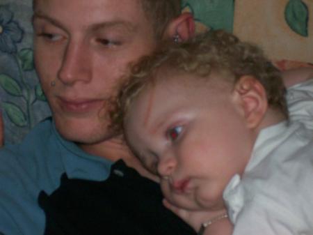 Brian et son  papa en plein calin